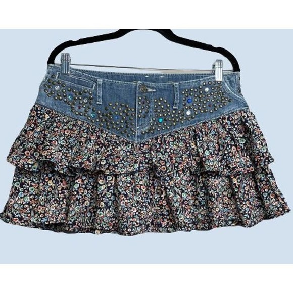 Express Dresses & Skirts - EXPRESS JEANS VINTAGE Floral Print Ruffle Tiered Studded Mini Skirt Size 8